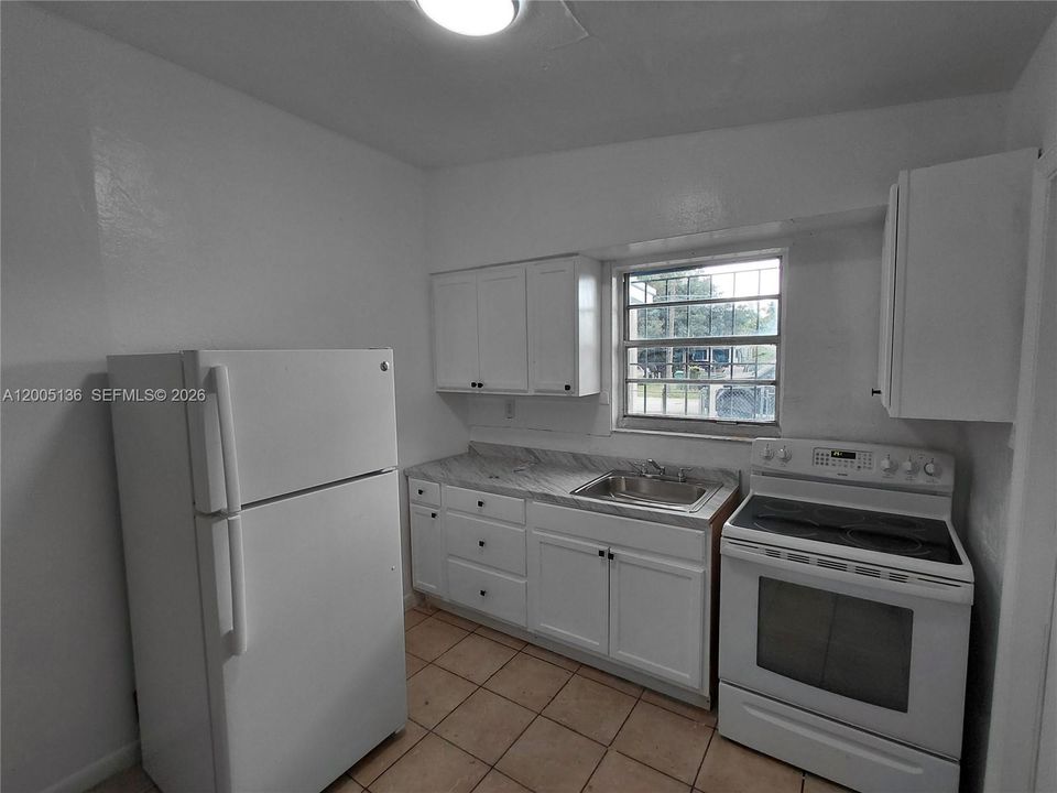 Activo con contrato: $329,000 (3 camas, 1 baños, 800 Pies cuadrados)