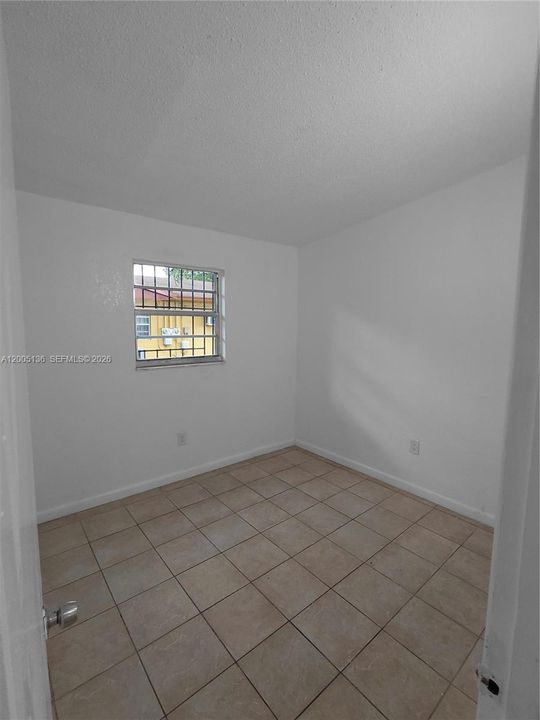 Activo con contrato: $329,000 (3 camas, 1 baños, 800 Pies cuadrados)