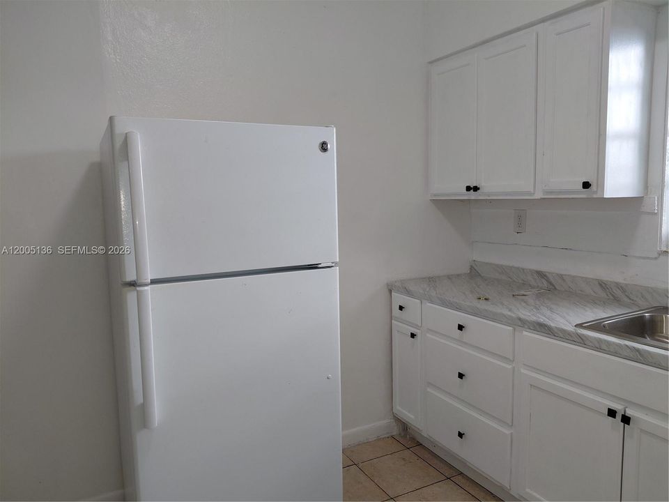 Activo con contrato: $329,000 (3 camas, 1 baños, 800 Pies cuadrados)
