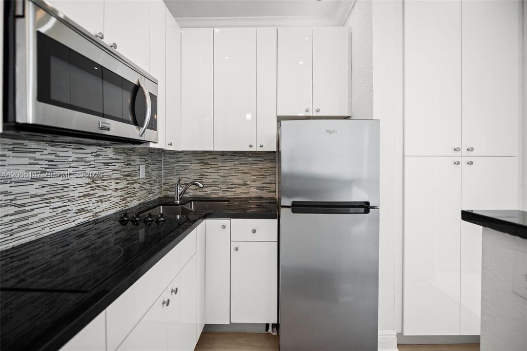 For Sale: $177,900 (0 beds, 1 baths, 275 Square Feet)
