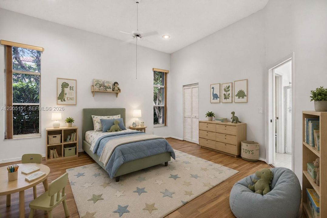 Activo con contrato: $699,000 (4 camas, 2 baños, 2157 Pies cuadrados)