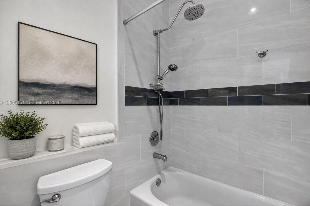 Activo con contrato: $699,000 (4 camas, 2 baños, 2157 Pies cuadrados)