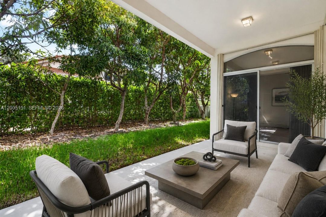 Activo con contrato: $699,000 (4 camas, 2 baños, 2157 Pies cuadrados)