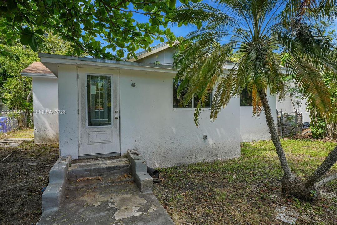 For Sale: $1,350,000 (2 beds, 1 baths, 1046 Square Feet)