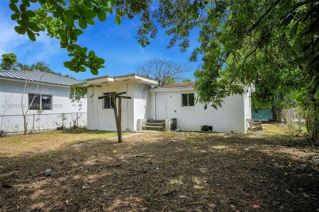 For Sale: $1,350,000 (2 beds, 1 baths, 1046 Square Feet)