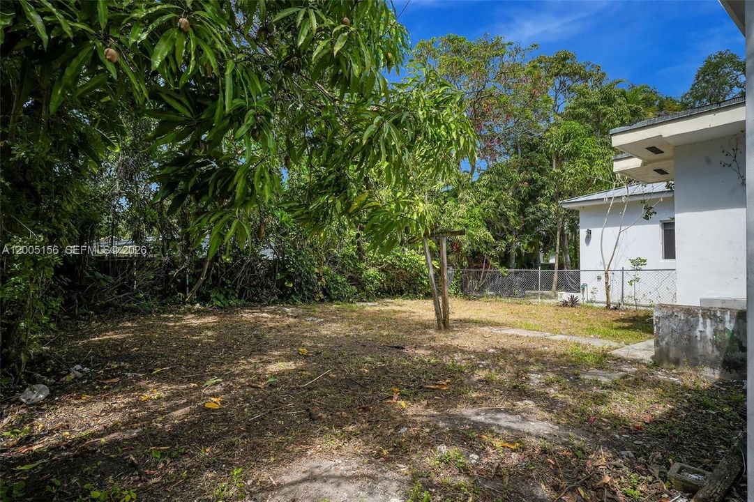 For Sale: $1,350,000 (2 beds, 1 baths, 1046 Square Feet)