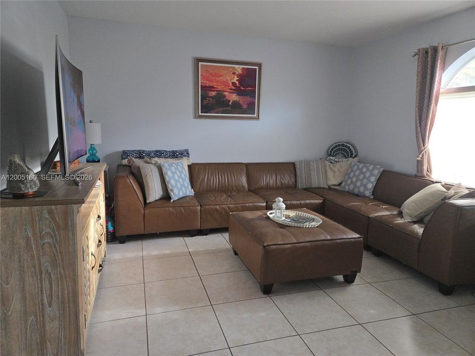 Recently Sold: $459,000 (2 beds, 2 baths, 1160 Square Feet)