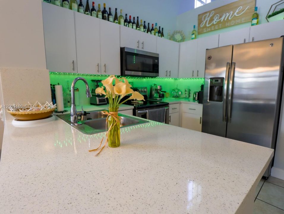 Recently Sold: $459,000 (2 beds, 2 baths, 1160 Square Feet)
