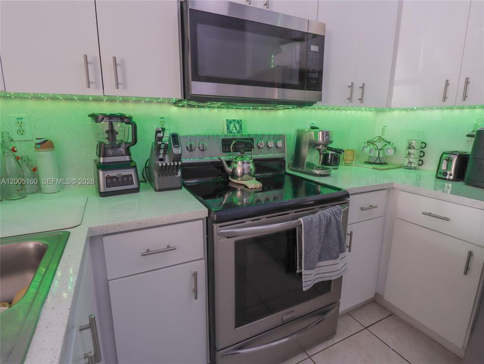 Recently Sold: $459,000 (2 beds, 2 baths, 1160 Square Feet)