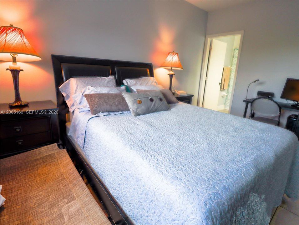 Recently Sold: $459,000 (2 beds, 2 baths, 1160 Square Feet)