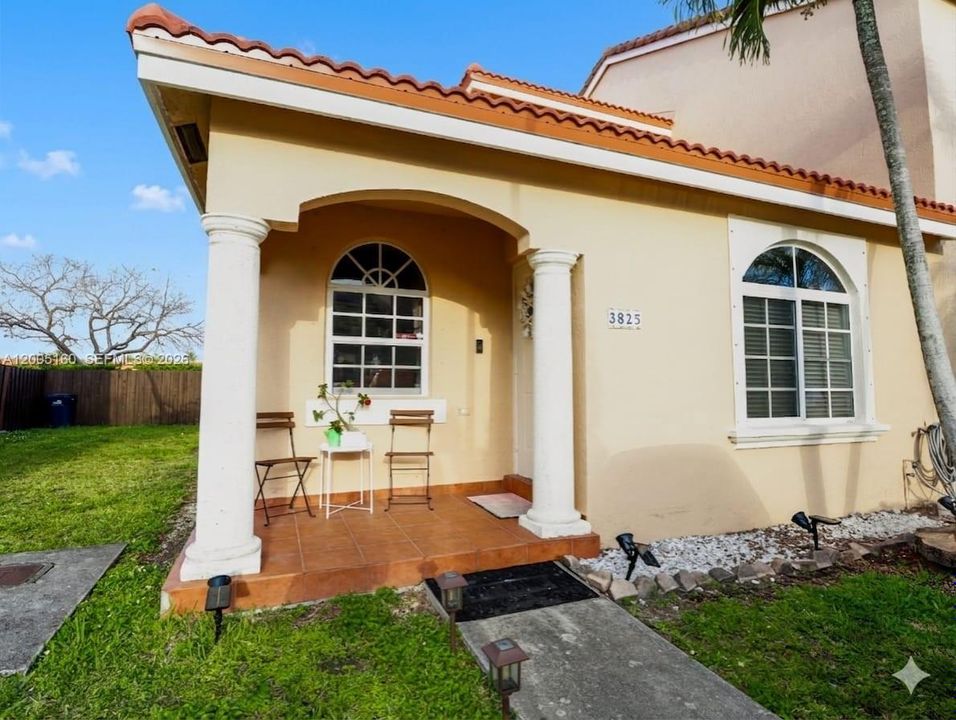 Recently Sold: $459,000 (2 beds, 2 baths, 1160 Square Feet)