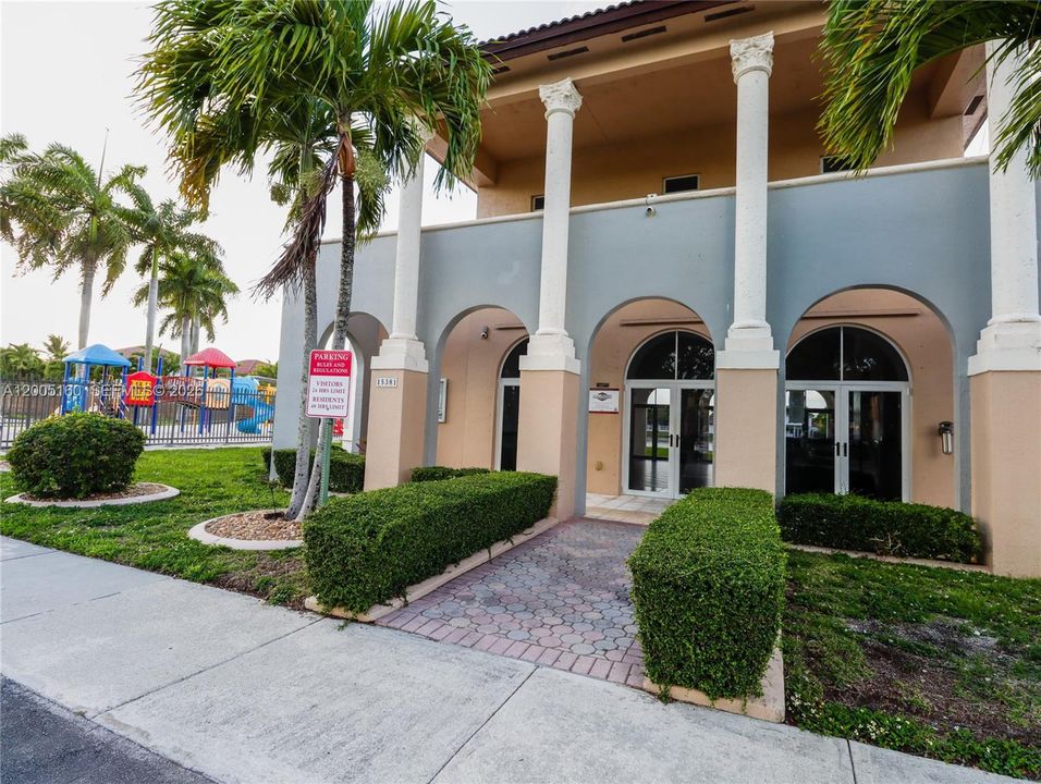 Recently Sold: $459,000 (2 beds, 2 baths, 1160 Square Feet)