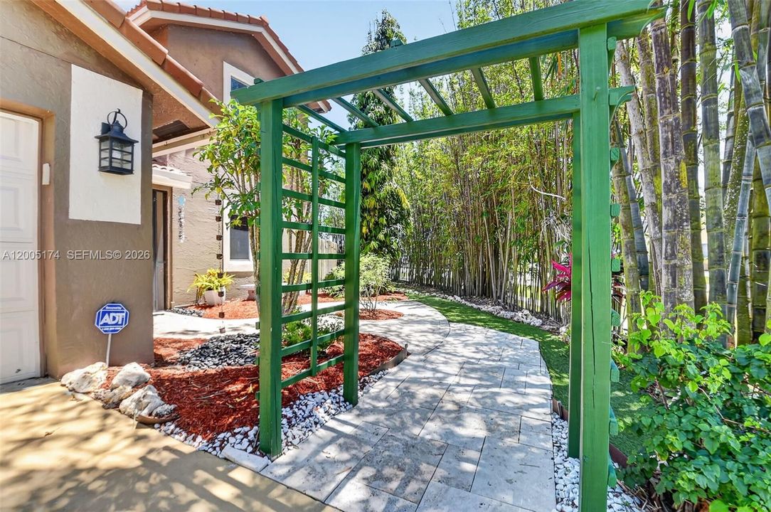 En Venta: $575,000 (3 camas, 2 baños, 1716 Pies cuadrados)