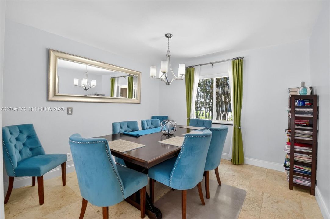 En Venta: $575,000 (3 camas, 2 baños, 1716 Pies cuadrados)