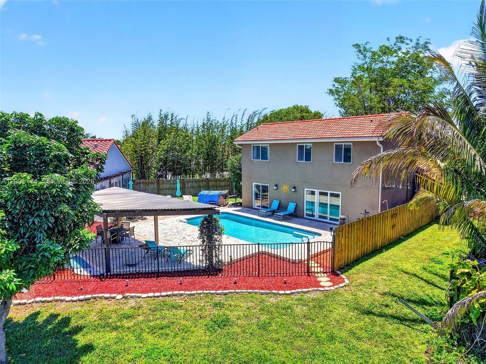 En Venta: $575,000 (3 camas, 2 baños, 1716 Pies cuadrados)