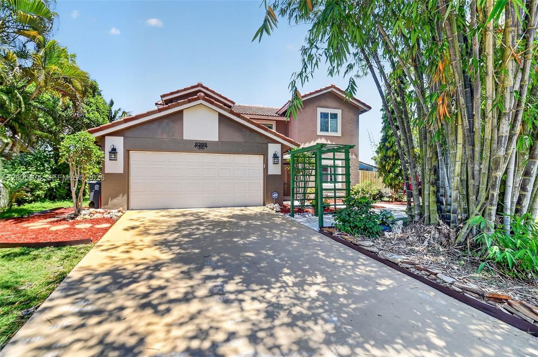 En Venta: $575,000 (3 camas, 2 baños, 1716 Pies cuadrados)