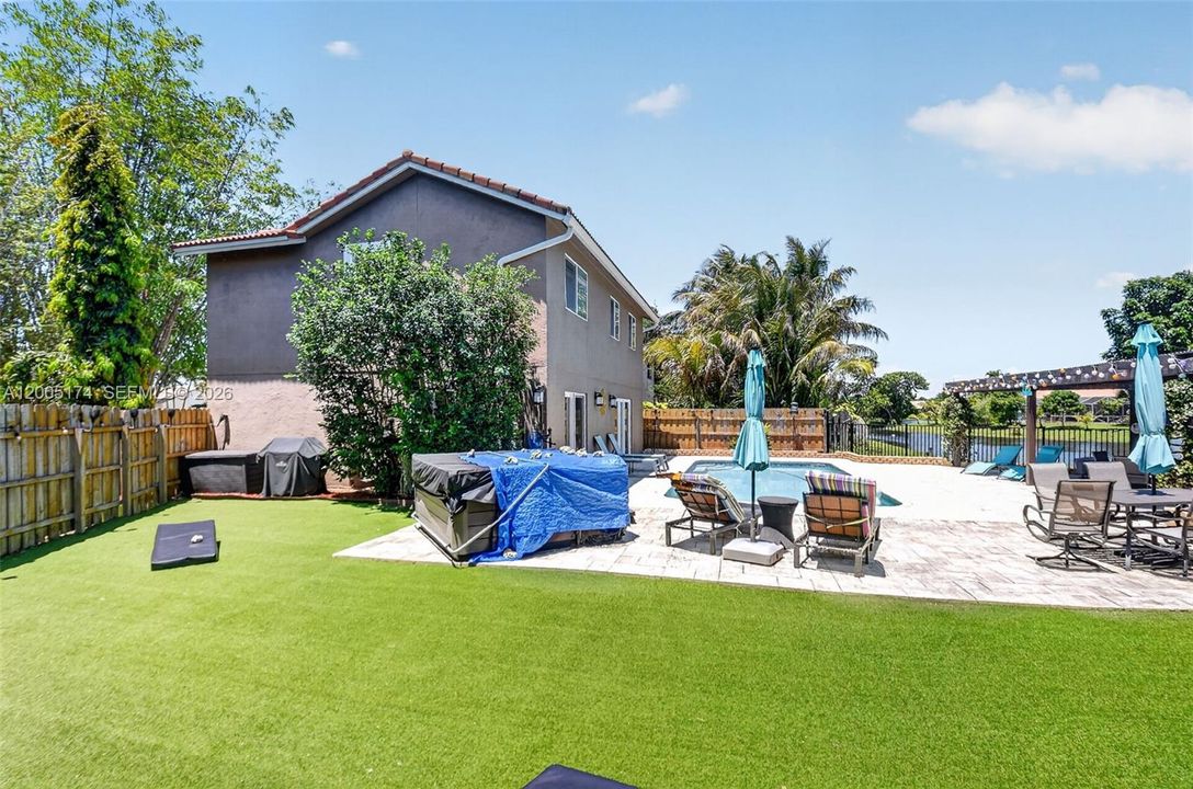 En Venta: $575,000 (3 camas, 2 baños, 1716 Pies cuadrados)