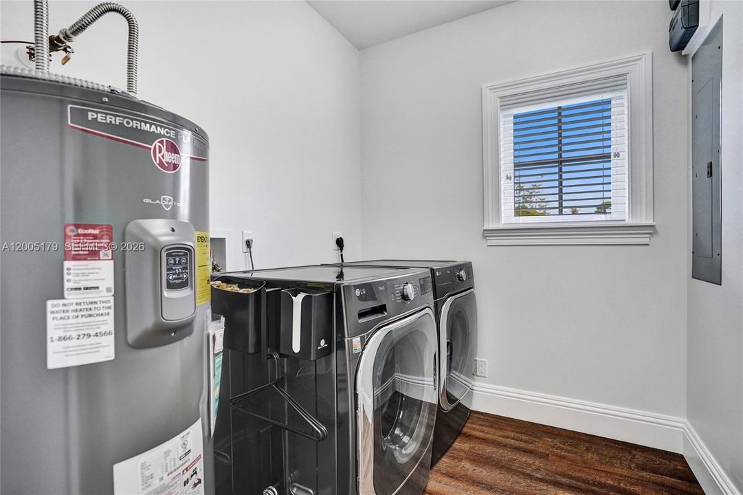 For Sale: $775,000 (4 beds, 3 baths, 2027 Square Feet)
