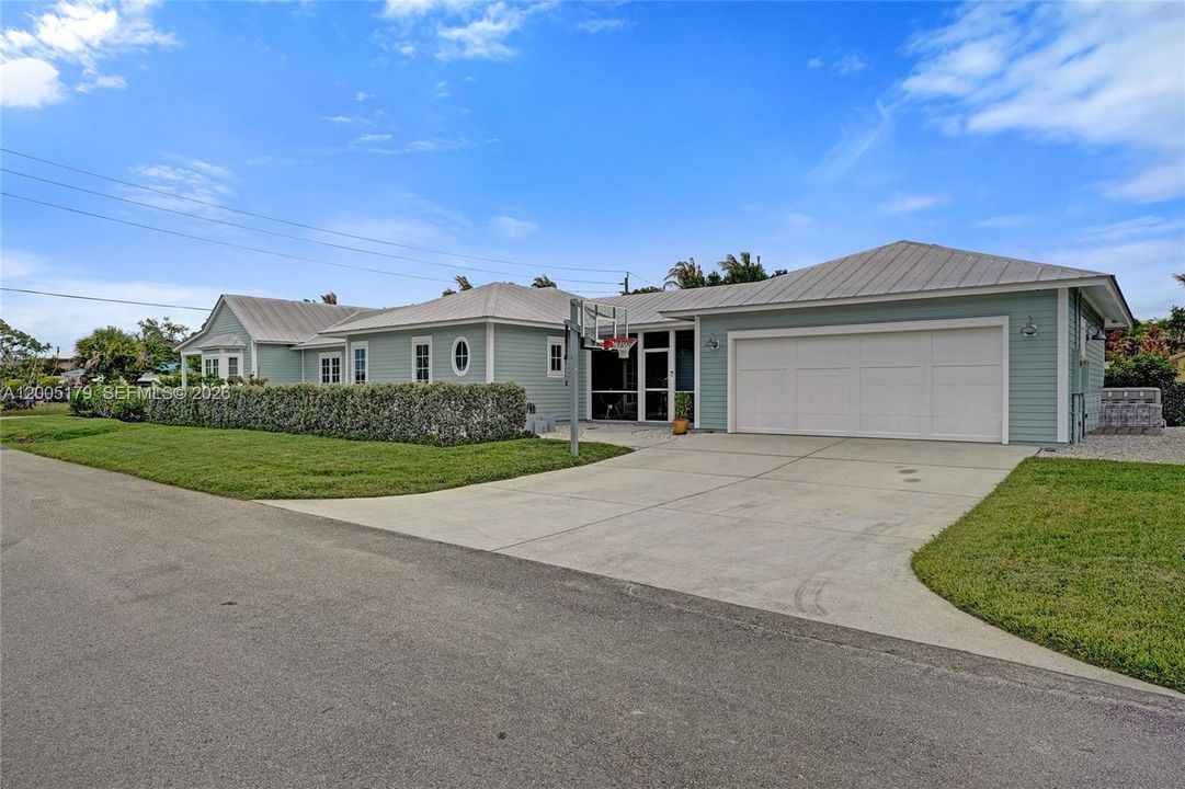 For Sale: $775,000 (4 beds, 3 baths, 2027 Square Feet)
