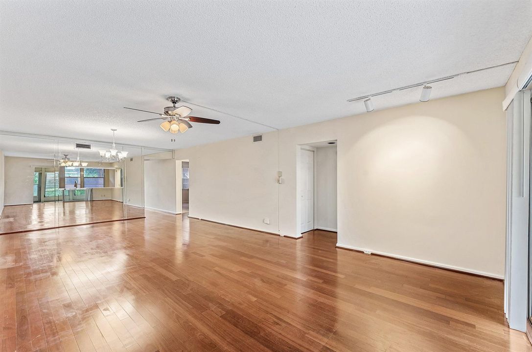 014-3301ArubaWay-C1-CoconutCreek-FL-3306