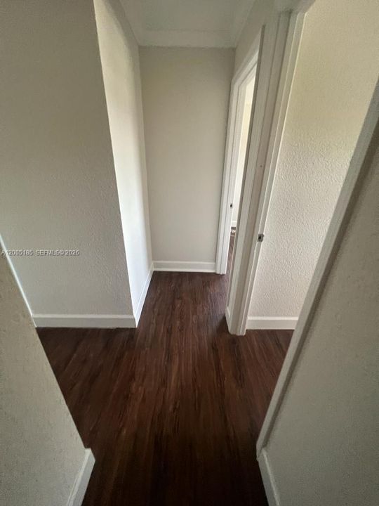 На продажу: $365,000 (4 спален, 1 ванн, 1360 Квадратных фут)