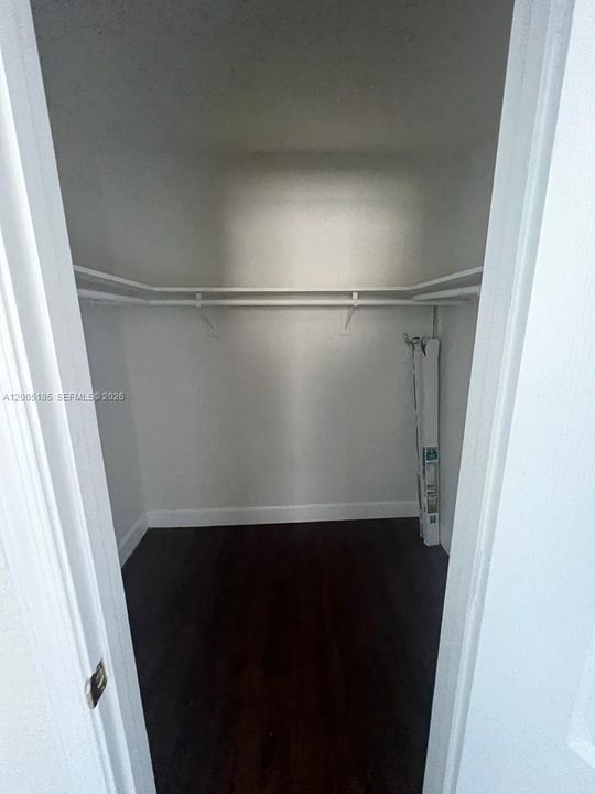 На продажу: $365,000 (4 спален, 1 ванн, 1360 Квадратных фут)