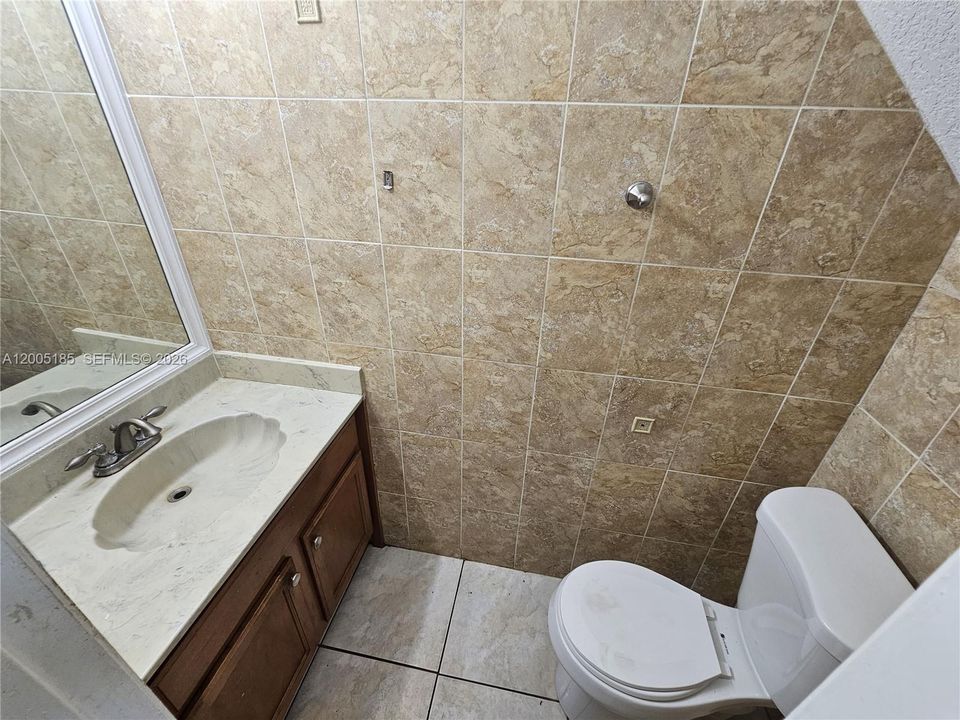 На продажу: $365,000 (4 спален, 1 ванн, 1360 Квадратных фут)