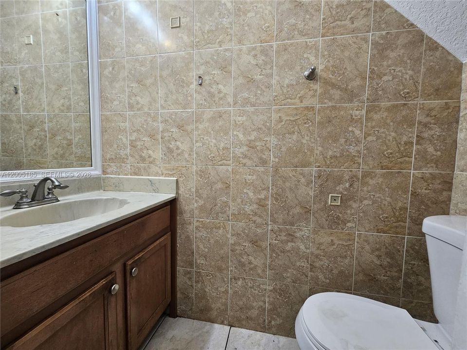 На продажу: $365,000 (4 спален, 1 ванн, 1360 Квадратных фут)