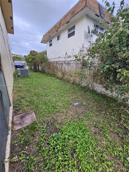 На продажу: $365,000 (4 спален, 1 ванн, 1360 Квадратных фут)