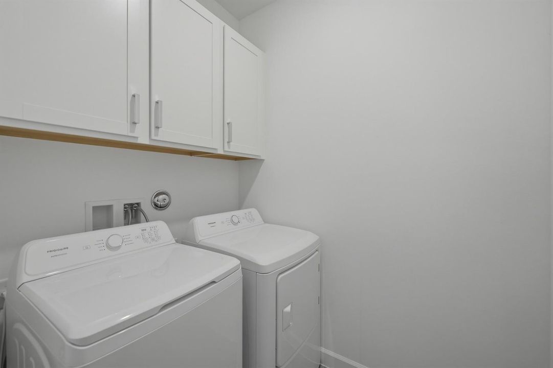 _qmi_hs445_laundryroom_1of2_f1[1]