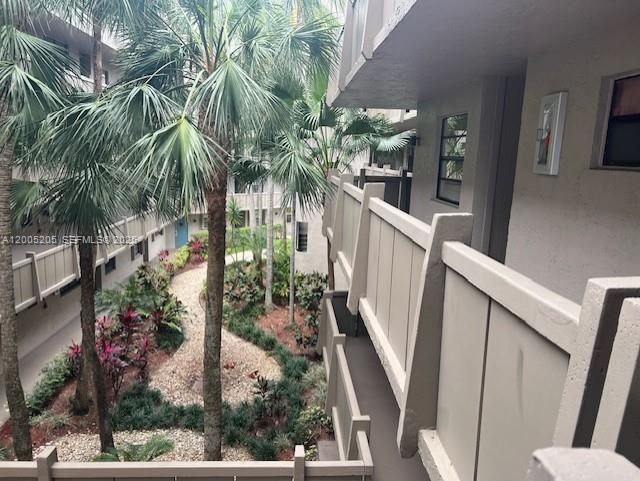 For Sale: $125,900 (1 beds, 1 baths, 773 Square Feet)