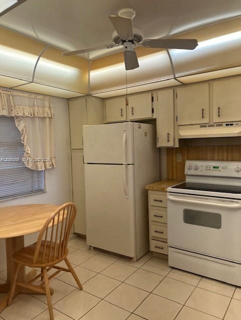 For Sale: $125,900 (1 beds, 1 baths, 773 Square Feet)