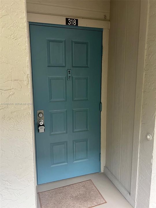 For Sale: $125,900 (1 beds, 1 baths, 773 Square Feet)