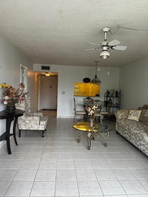 For Sale: $125,900 (1 beds, 1 baths, 773 Square Feet)