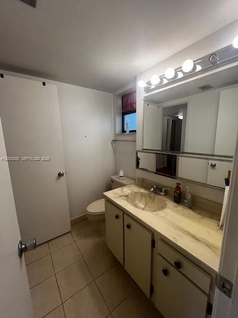 For Sale: $125,900 (1 beds, 1 baths, 773 Square Feet)