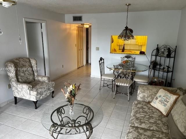 For Sale: $125,900 (1 beds, 1 baths, 773 Square Feet)