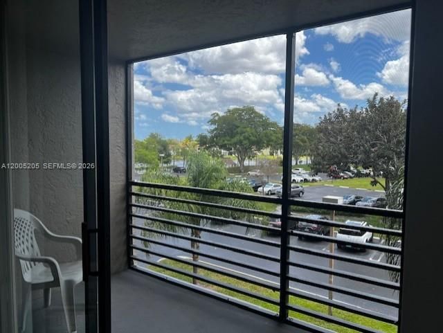 For Sale: $125,900 (1 beds, 1 baths, 773 Square Feet)