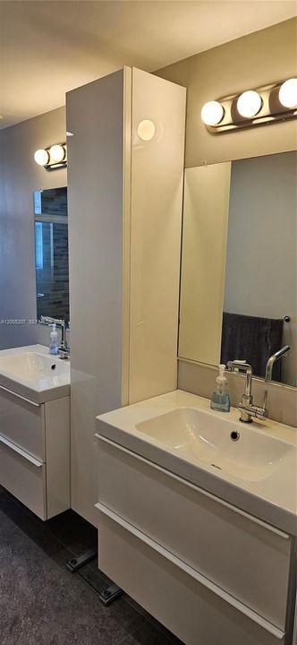 Activo con contrato: $3,700 (4 camas, 2 baños, 1843 Pies cuadrados)