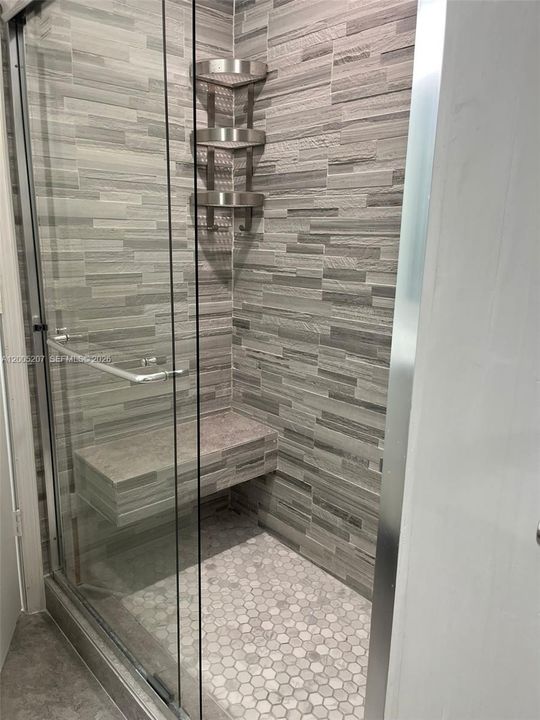 Activo con contrato: $3,700 (4 camas, 2 baños, 1843 Pies cuadrados)