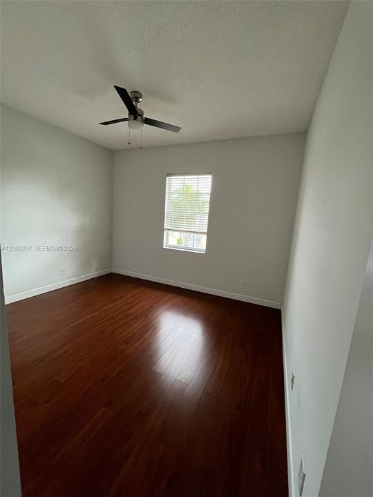 Activo con contrato: $3,700 (4 camas, 2 baños, 1843 Pies cuadrados)