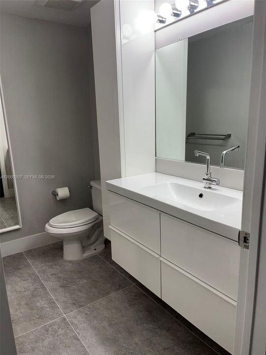 Activo con contrato: $3,700 (4 camas, 2 baños, 1843 Pies cuadrados)