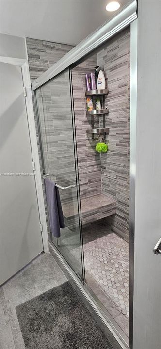 Activo con contrato: $3,700 (4 camas, 2 baños, 1843 Pies cuadrados)