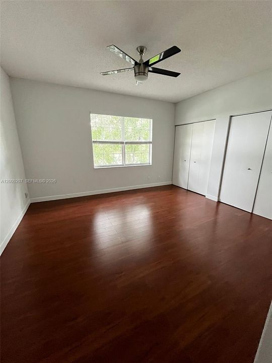 Activo con contrato: $3,700 (4 camas, 2 baños, 1843 Pies cuadrados)