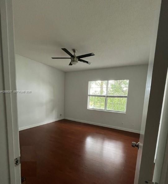 Activo con contrato: $3,700 (4 camas, 2 baños, 1843 Pies cuadrados)