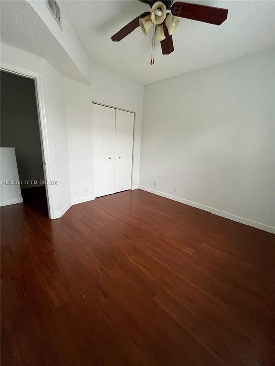 Activo con contrato: $3,700 (4 camas, 2 baños, 1843 Pies cuadrados)