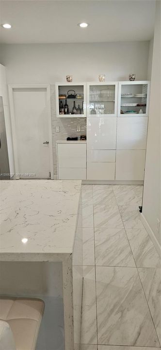Activo con contrato: $3,700 (4 camas, 2 baños, 1843 Pies cuadrados)