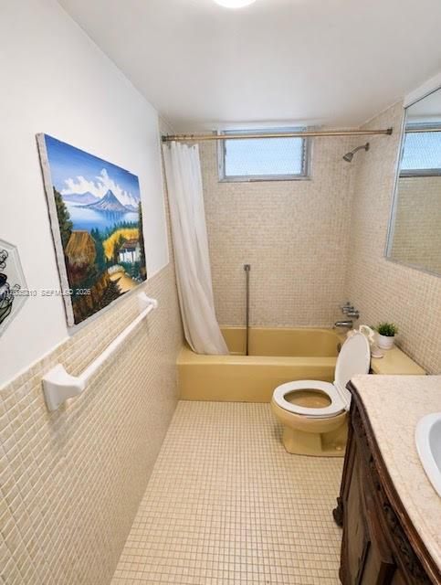 На продажу: $250,000 (2 спален, 2 ванн, 1083 Квадратных фут)