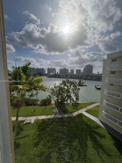 На продажу: $250,000 (2 спален, 2 ванн, 1083 Квадратных фут)