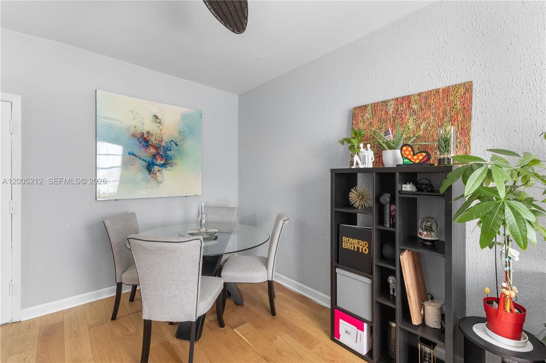 For Sale: $230,000 (1 beds, 1 baths, 520 Square Feet)