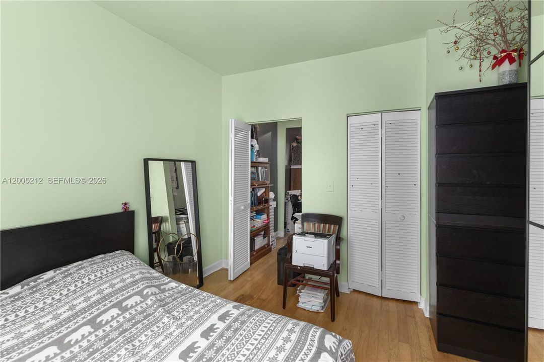 For Sale: $230,000 (1 beds, 1 baths, 520 Square Feet)